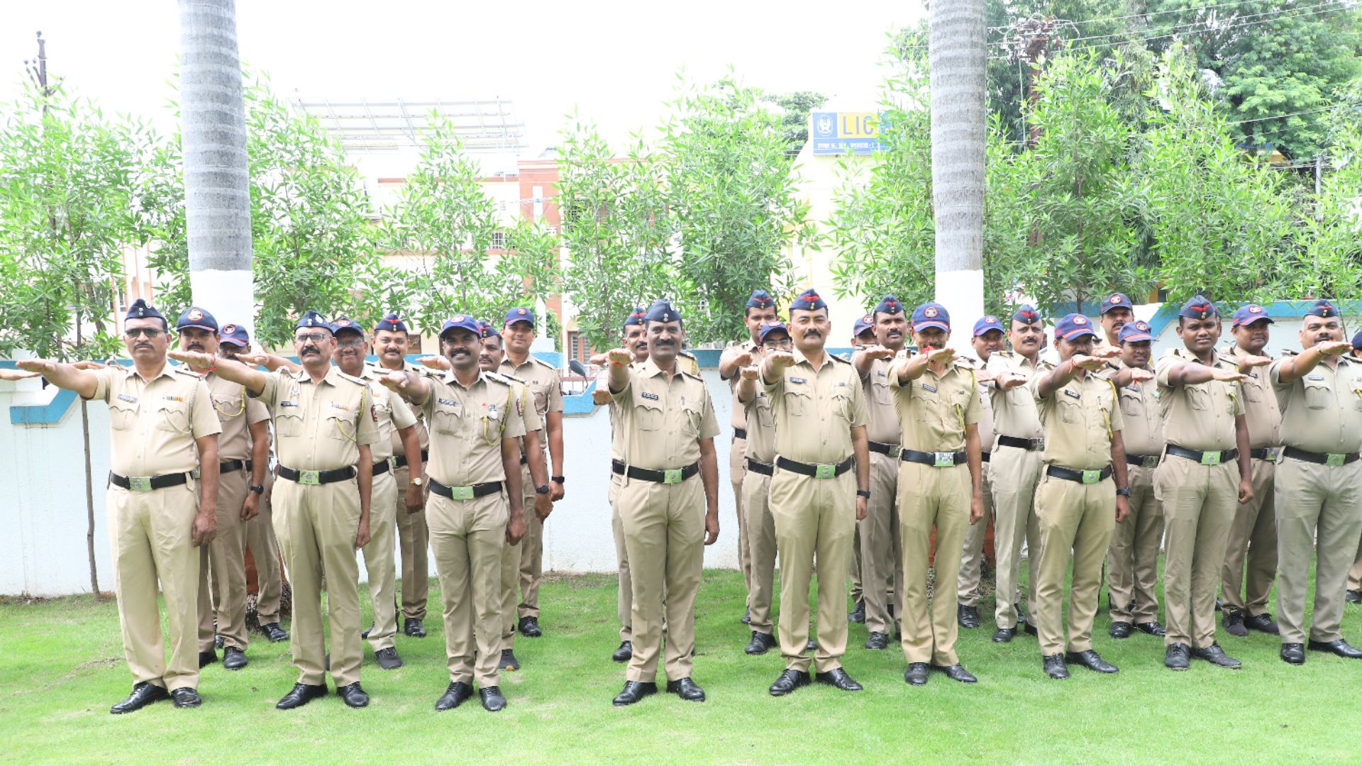 <span class='lang-en'></span><span class='lang-mr hidden'></span>